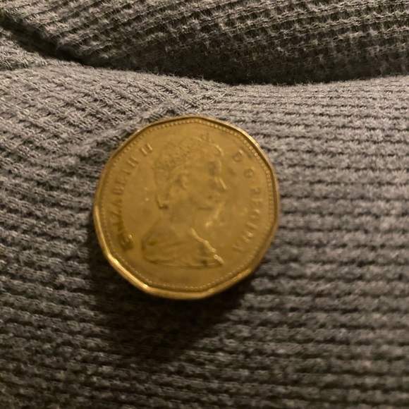 Rare 1989 Elizabeth II Canadian Dollar. This coin is denominated as a dollar. - Picture 2 of 6